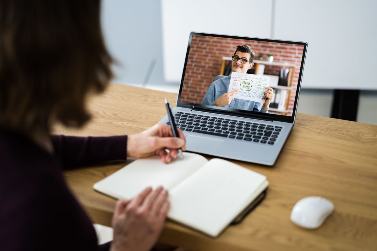 virtual assistant taking notes on video call meeting with client