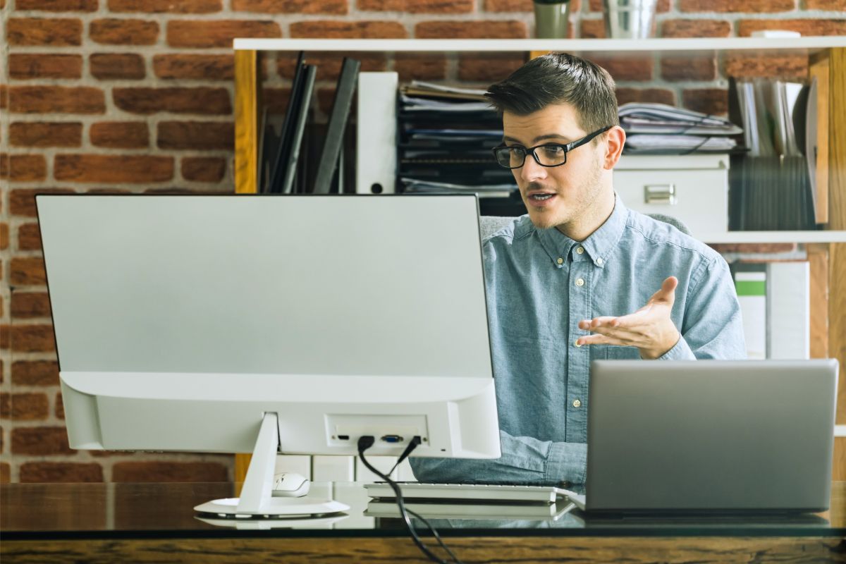 virtual assistant on his mac desktop on a video call with a client