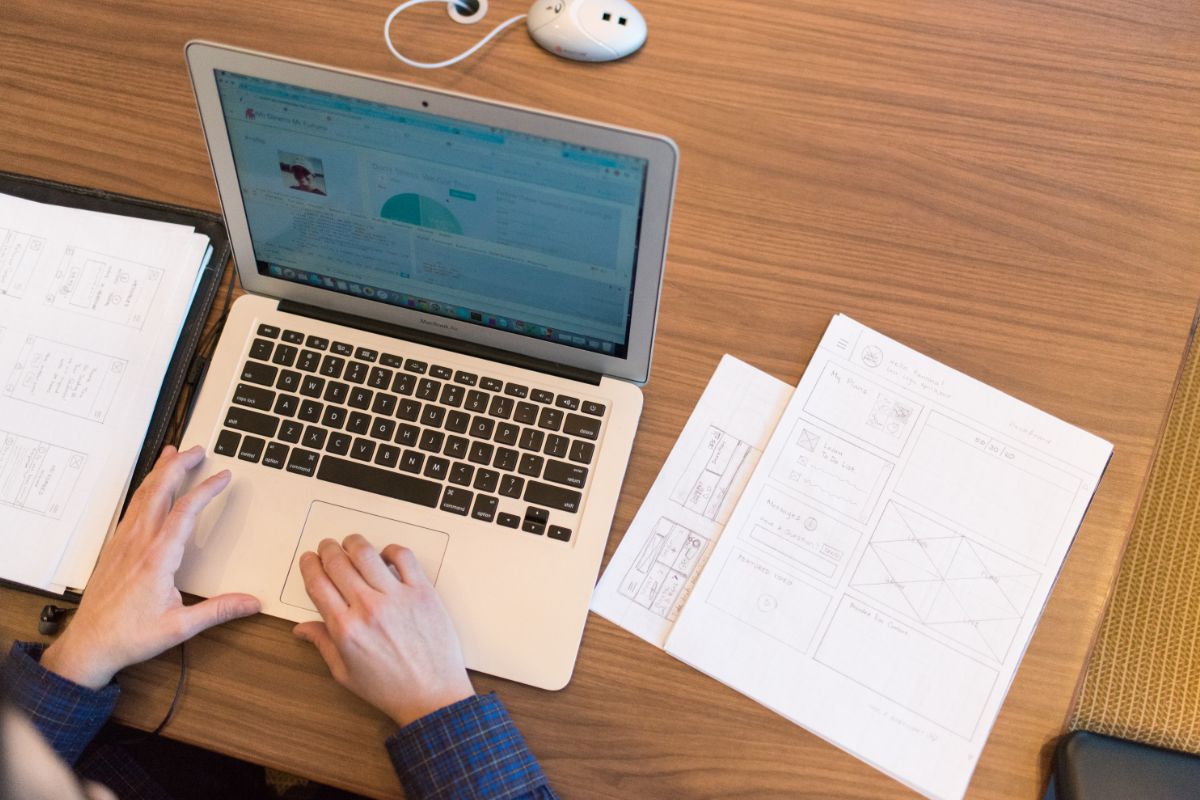 Virtual Assistant working on reports
