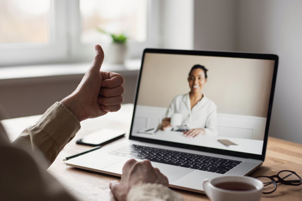 client giving VA a thumbs up