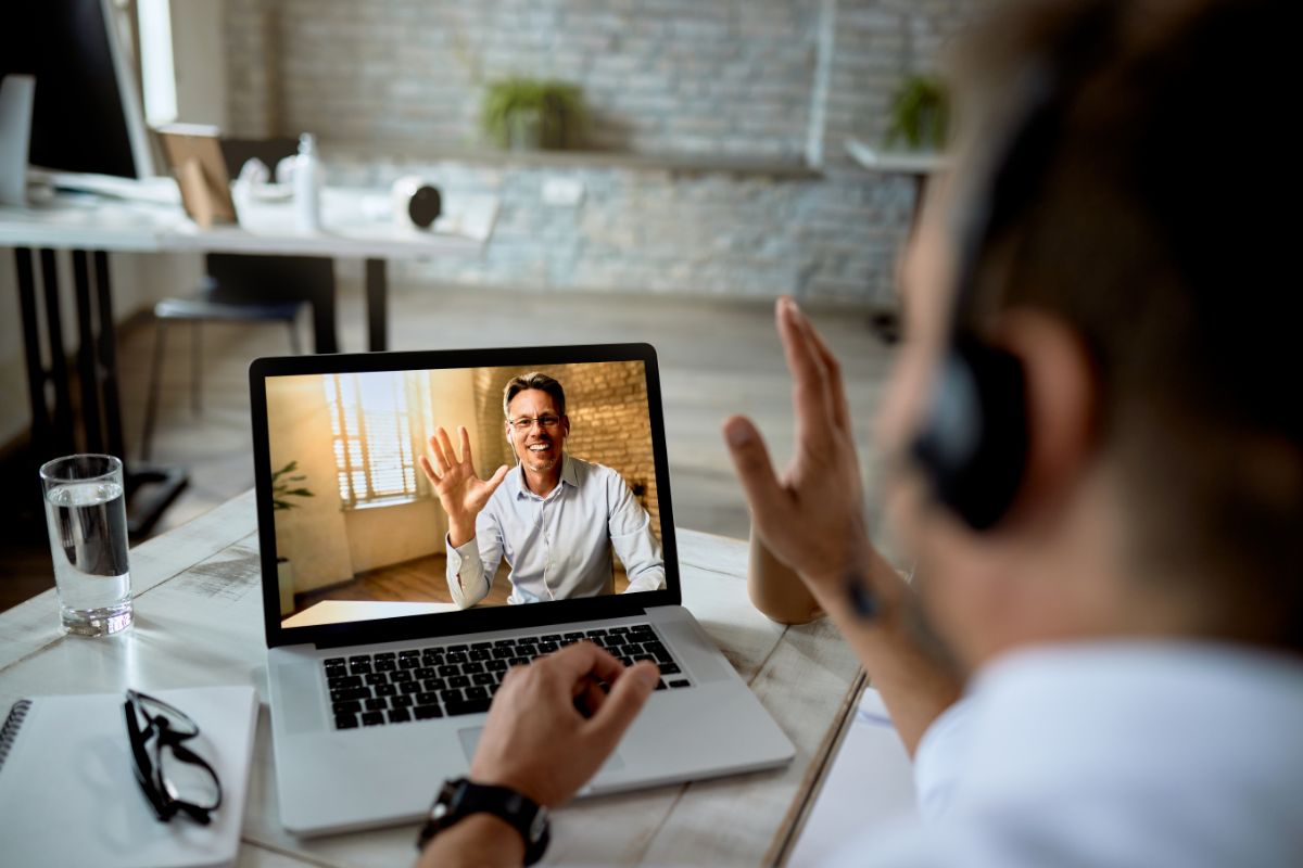 male client having a call with a Virtual Assistant